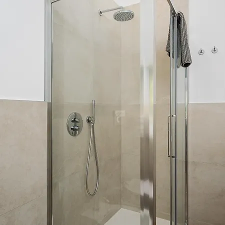 Duomo Happiness Suites Апартаменты *